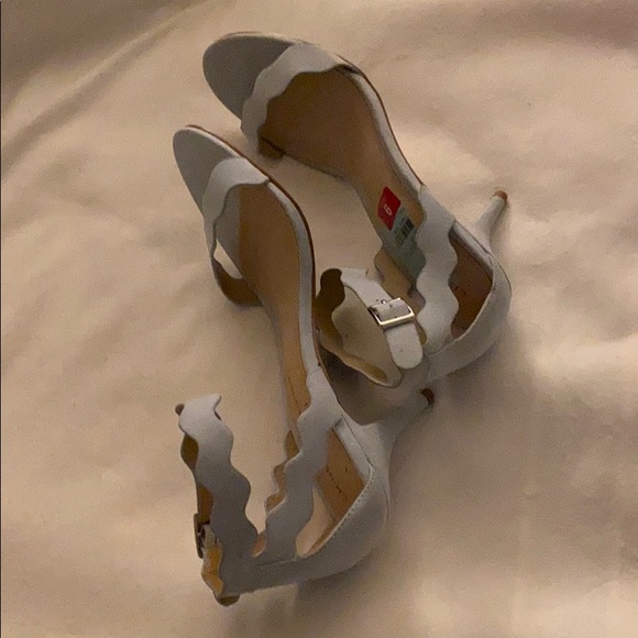 Chinese Laundry light blue shoe with toe out. - Picture 4 of 7